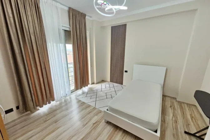 Tirane, jepet me qera apartament 2+1 Kati 5, 105 m² 630 € (Rruga Bill Klinton)