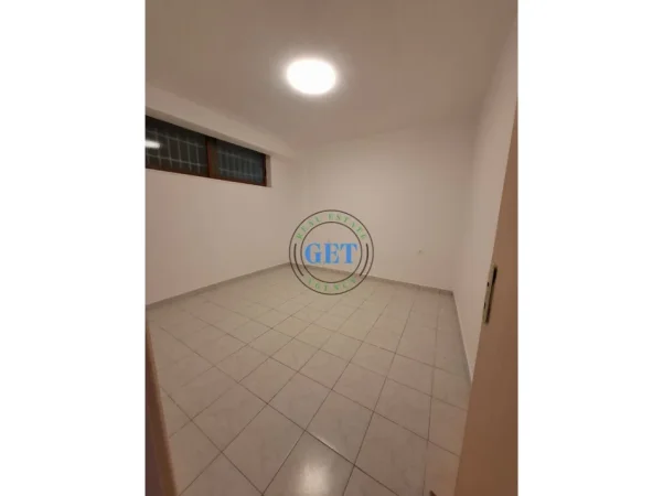 Durres, shitet apartament 2+1 Kati 9, 100 m² 85.000 € (pranë Shkollës “Bajram Curri)