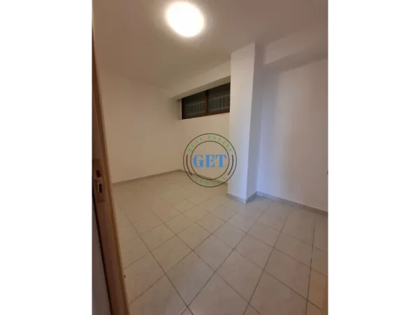 Durres, shitet apartament 2+1 Kati 9, 100 m² 85.000 € (pranë Shkollës “Bajram Curri)