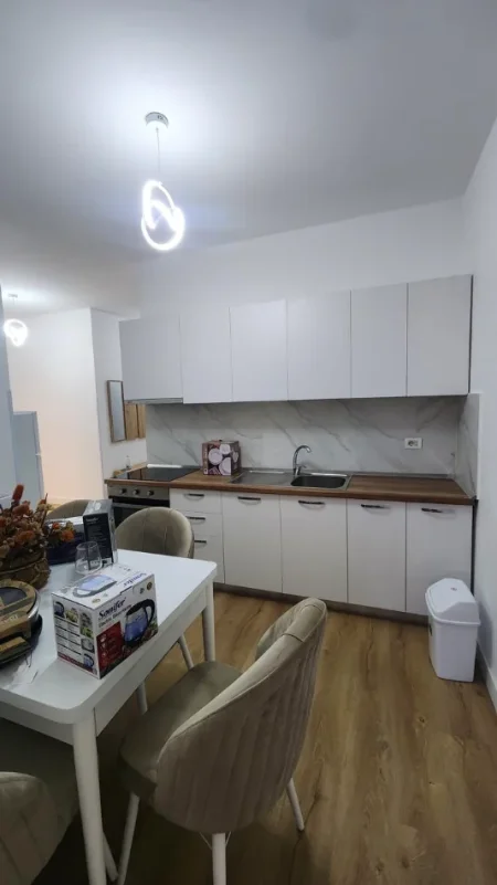 Tirane, jepet me qera apartament 1+1 Kati 6, 85 m² 700 € (MYSLYM SHYRI)