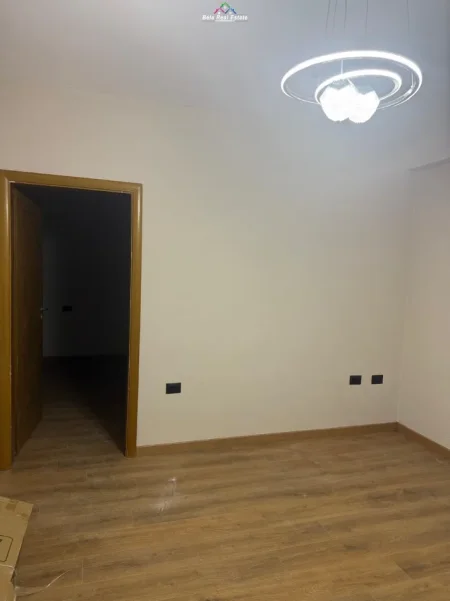 Tirane, jepet me qera apartament 1+1+Ballkon Kati 2, 60 m² 520 € (ali demi)