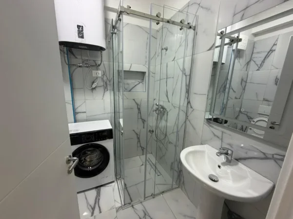 Tirane, jepet me qera apartament 1+1 Kati 5, 