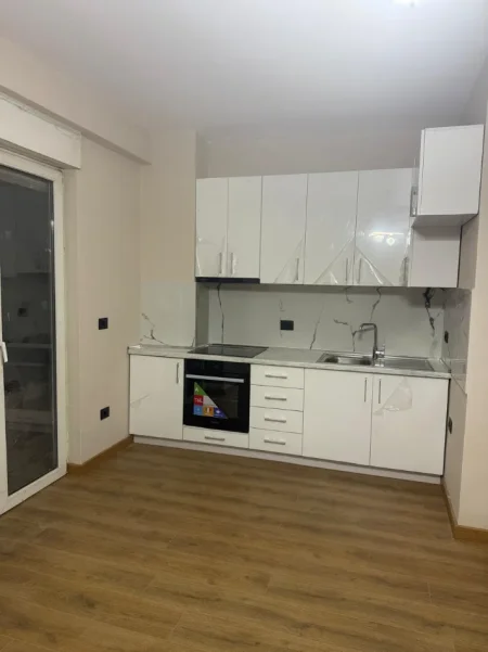 Tirane, jepet me qera apartament 1+1 Kati 2, 60 m² 520 € (Rruga Dali Ndreu)
