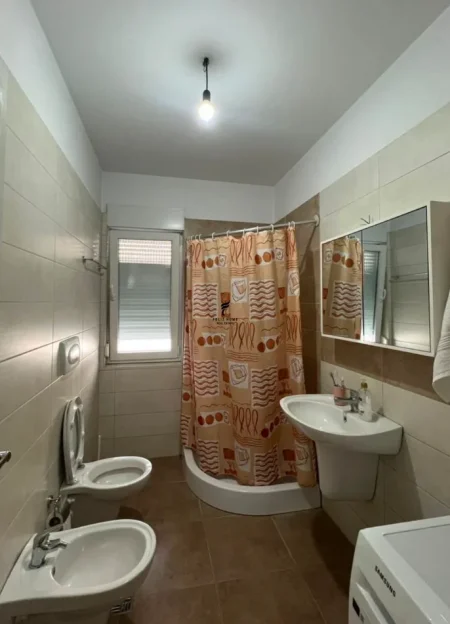 Tirane, jepet me qera apartament 1+1 Kati 7, 65 m² 600 € (21 DHJETORI)