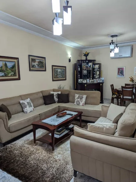 Tirane,  apartament 5+1+Ballkon Kati 3, 260 m² 520.000 € (Rruga Albanopoli)