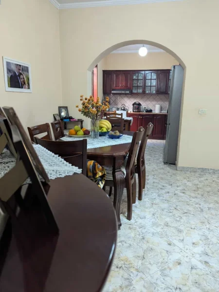 Tirane,  apartament 5+1+Ballkon Kati 3, 260 m² 520.000 € (Rruga Albanopoli)