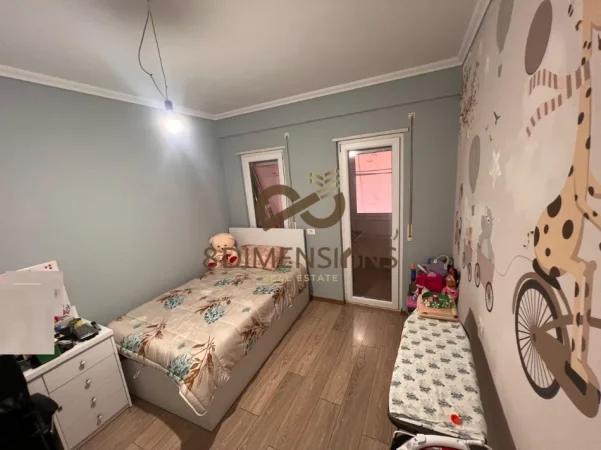 Tirane, jepet me qera apartament 2+1 Kati 3, 100 m² 450 € (fresk)