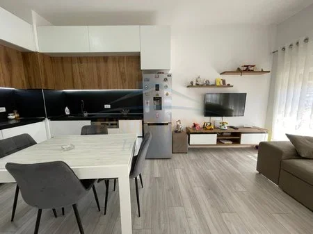 Tirane, shitet apartament 2+1 Kati 3, 155.000 € 