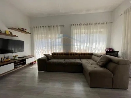 Tirane, shitet apartament 2+1 Kati 3, 155.000 € 