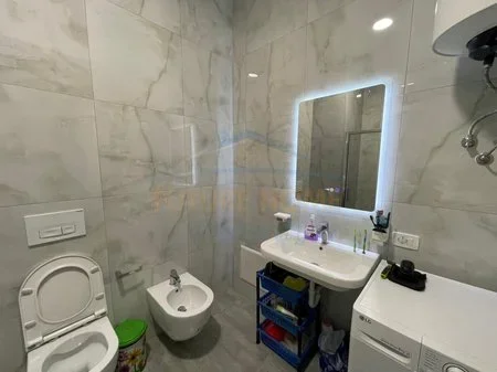 Tirane, shitet apartament 2+1 Kati 3, 155.000 € 