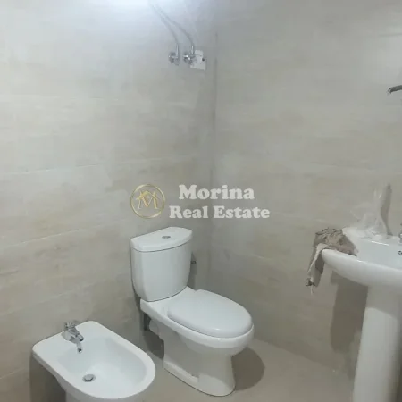 Tirane, jepet me qera apartament 2+1 Kati 1, 95 m² 550 € (Shkoze)