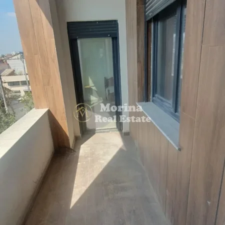 Tirane, jepet me qera apartament 2+1 Kati 1, 95 m² 550 € (Shkoze)