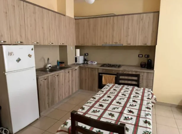 Tirane, jepet me qera apartament 2+1 Kati 5, 96 m² 550 € (Liqeni i thate)