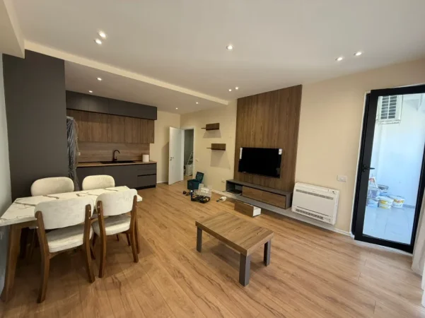 Tirane, jepet me qera 1+1 Kati 5, 