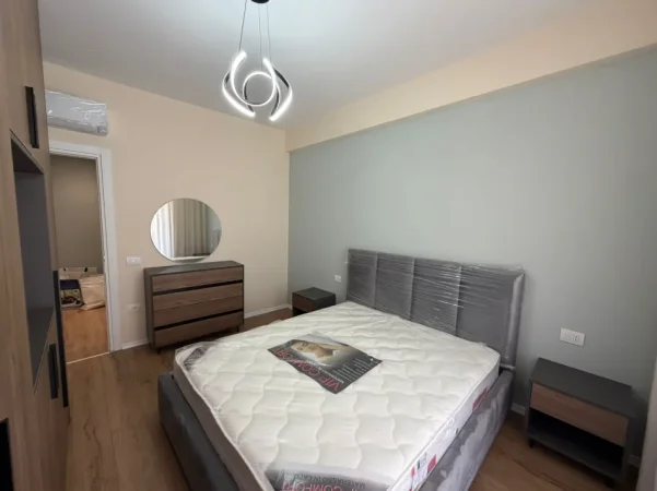 Tirane, jepet me qera 1+1 Kati 5, 