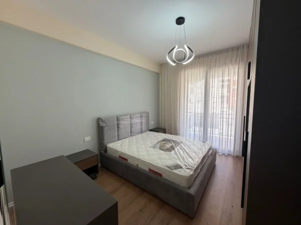 Tirane, jepet me qera 1+1 Kati 5, 