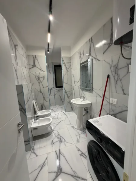 Tirane, jepet me qera 1+1 Kati 5, 