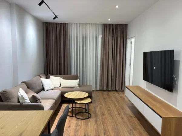 Tirane, jepet me qera apartament 1+1 Kati 2, 62 m² 600 € (LAPRAKE)
