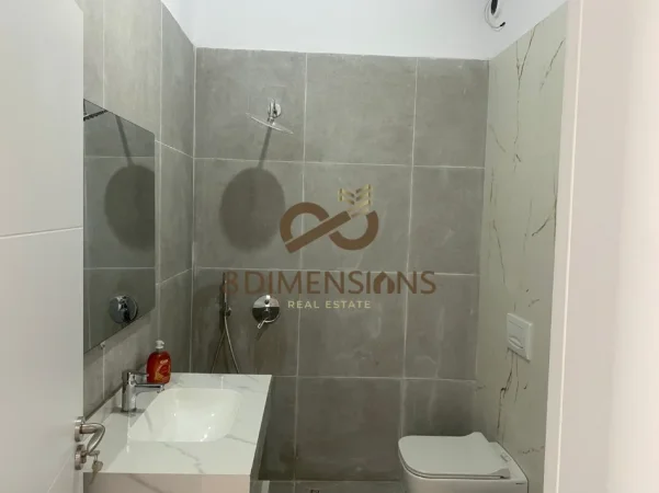 Tirane, jepet me qera apartament 2+1+Ballkon Kati 4, 78 m² 500 € (shkoze)