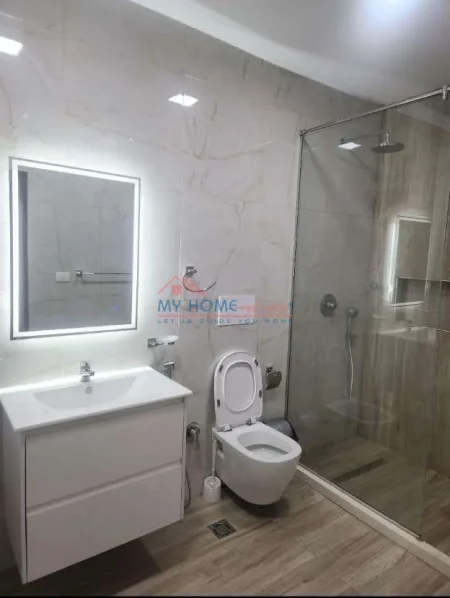 Tirane, jepet me qera apartament 1+1+Ballkon Kati 2, 65 m² 650 € (Mozaiku)