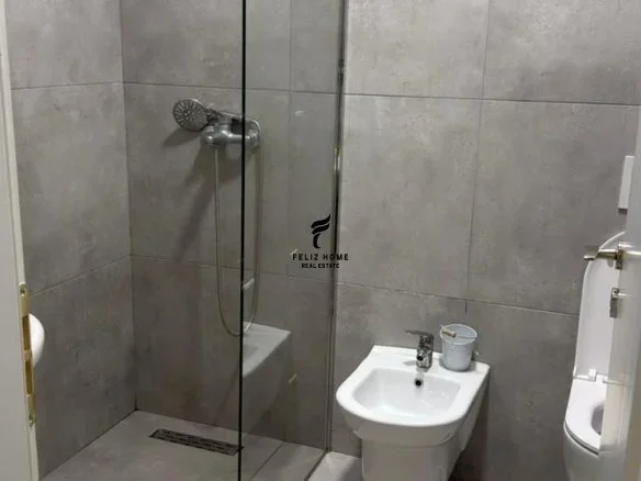 Tirane, jepet me qera apartament 2+1 Kati 3, 100 m² 700 € (RRUGA 5 MAJI)