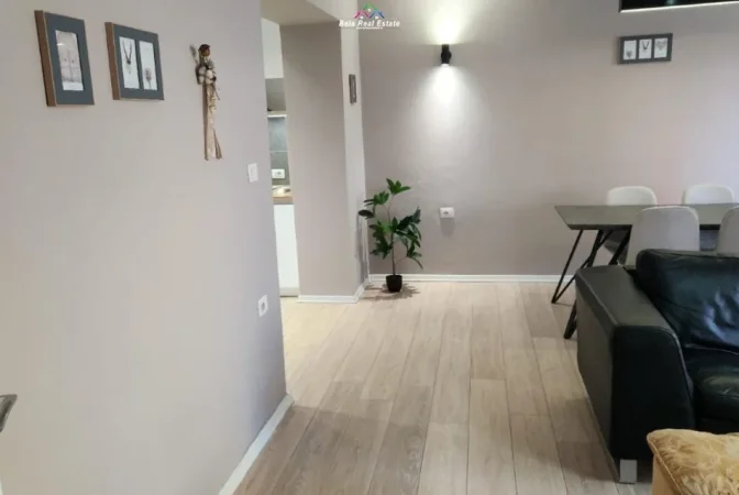 Tirane, jepet me qera apartament 1+1 Kati 2, 70 m² 680 € (Poliklinika nr 9 prane big market)