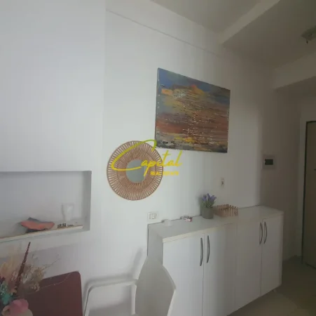 Tirane, jepet me qera apartament 1+1 Kati 1, 36 m² 300 € (FRESKU)