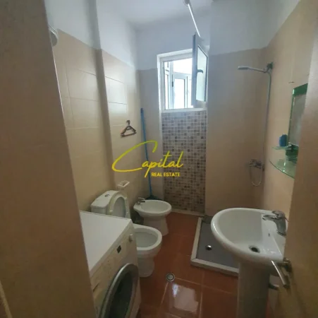 Tirane, jepet me qera apartament 1+1 Kati 1, 36 m² 300 € (FRESKU)