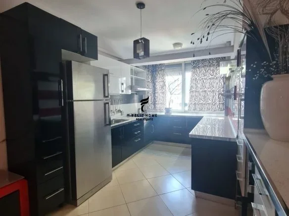 Tirane, jepet me qera apartament 2+1 Kati 5, 120 m² 750 € (RRUGA NDRE JEDA)