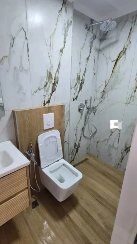 Tirane, shes garsonier 1+1 Kati 1, 58 m² 158.000 € (Rruga jusuf Vrioni)