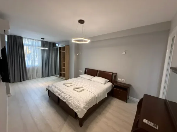 Tirane, jepet me qera apartament 1+1 Kati 1, 800 € 