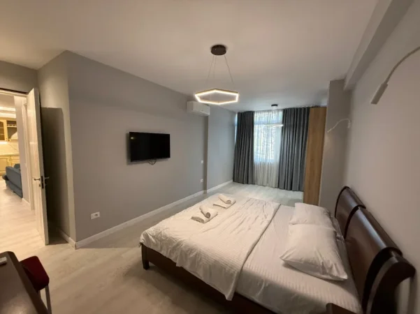 Tirane, jepet me qera apartament 1+1 Kati 1, 800 € 