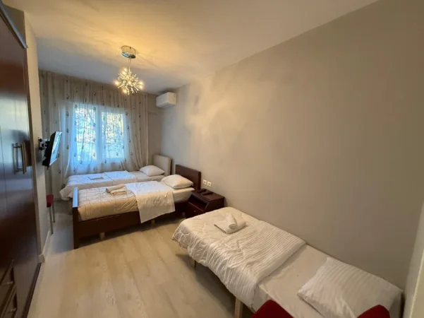 Tirane, jepet me qera apartament 1+1 Kati 1, 800 € 