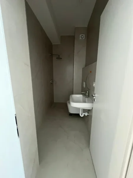 Tirane, shitet apartament 1+1+Ballkon Kati 7, 49 m² 88.380 € (KADIU)