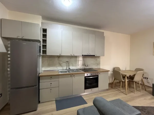 Tirane, jepet me qera apartament 1+1 Kati 4, 68 m² 650 € (RRUGA E KAVAJES)