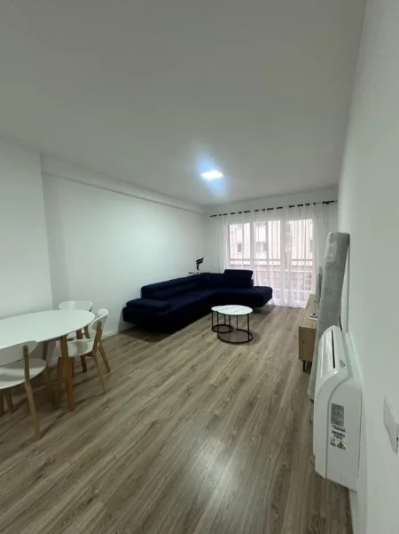 Tirane, jepet me qera apartament 1+1 Kati 1, 70 m² 600 € (LAPRAKE)