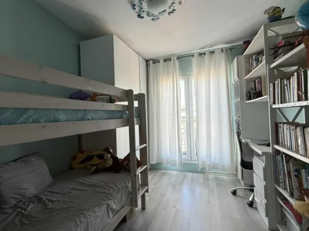 Tirane, jepet me qera apartament 2+1 Kati 8, 80 m² 600 € (brryli)