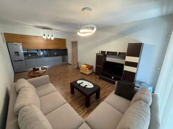 Tirane, jepet me qera apartament 2+1+Ballkon Kati 2, 650 €