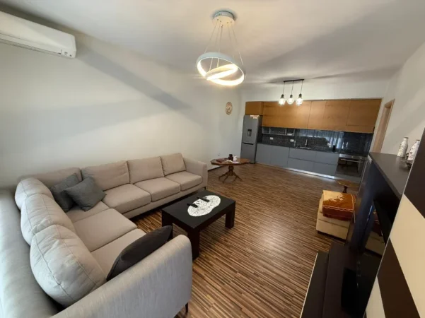 Tirane, jepet me qera apartament 2+1+Ballkon Kati 2, 650 €