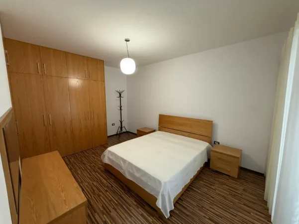 Tirane, jepet me qera apartament 2+1+Ballkon Kati 2, 650 €