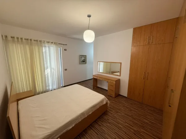 Tirane, jepet me qera apartament 2+1+Ballkon Kati 2, 650 €