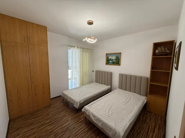 Tirane, jepet me qera apartament 2+1+Ballkon Kati 2, 650 €