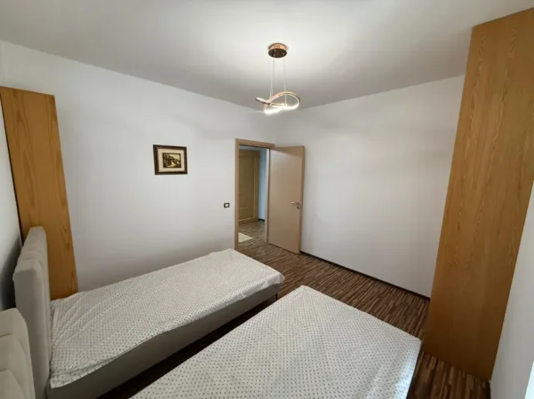 Tirane, jepet me qera apartament 2+1+Ballkon Kati 2, 650 €