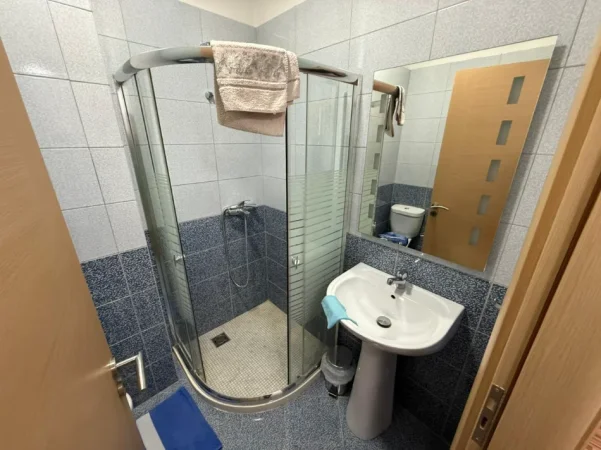 Tirane, jepet me qera apartament 2+1+Ballkon Kati 2, 650 €