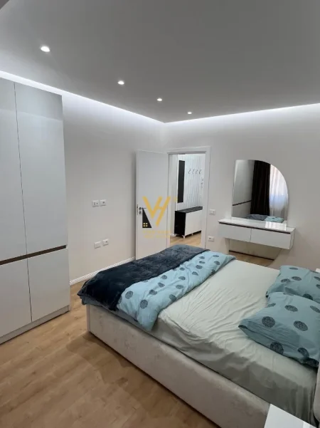 Tirane, jepet me qera apartament 1+1+Ballkon Kati 4, 65 m² 570 € (INSTITUT)