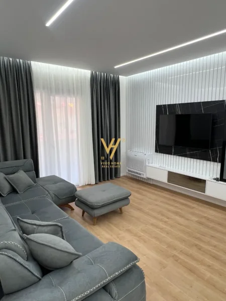 Tirane, jepet me qera apartament 1+1+Ballkon Kati 4, 65 m² 570 € (INSTITUT)