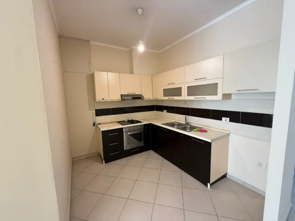 Tirane, shes apartament 1+1 Kati 2, 72 m² 220.000 € (Rruga Tish Dahia)