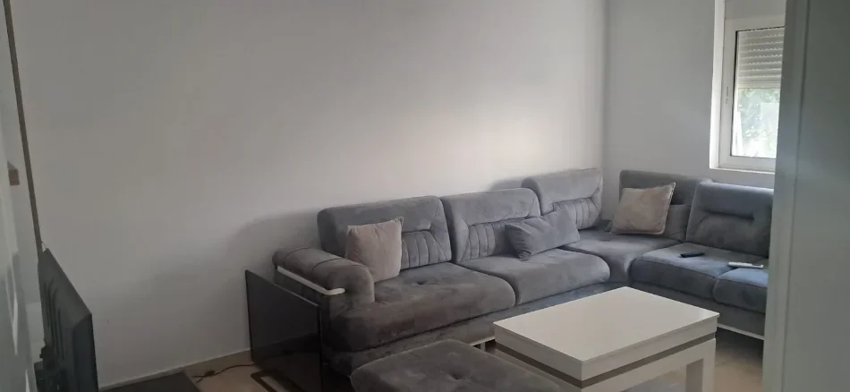 Tirane, jepet me qera apartament 1+1 Kati 3, 70 m² 500 € (Ish Profarma ne Xhmallik)