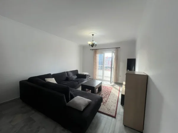 Jepet me Qera  apartament 2+1 PER 4 VETA , Kati 6, 600 €  ne Laprake prane Hotel Relax , Rruga Dritan Hoxha