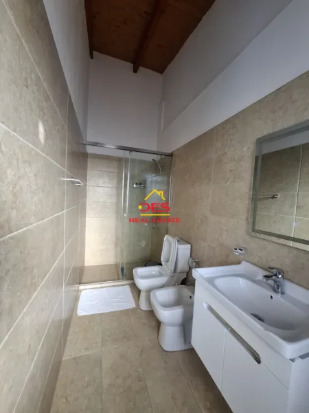 Vlore, shitet hotel Kati 3, 800 m² 2.500.000 € (Rruga Reshat Osmani)